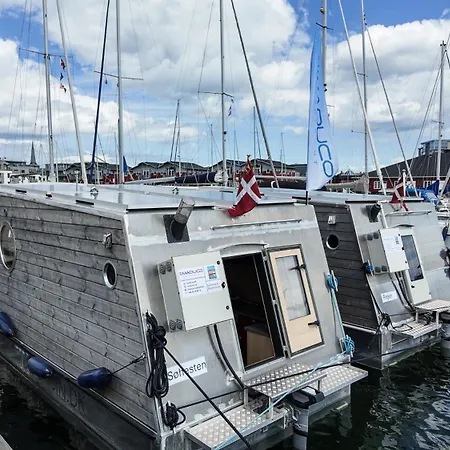 Maduco Waterfront, Rejen Botel Nyborg